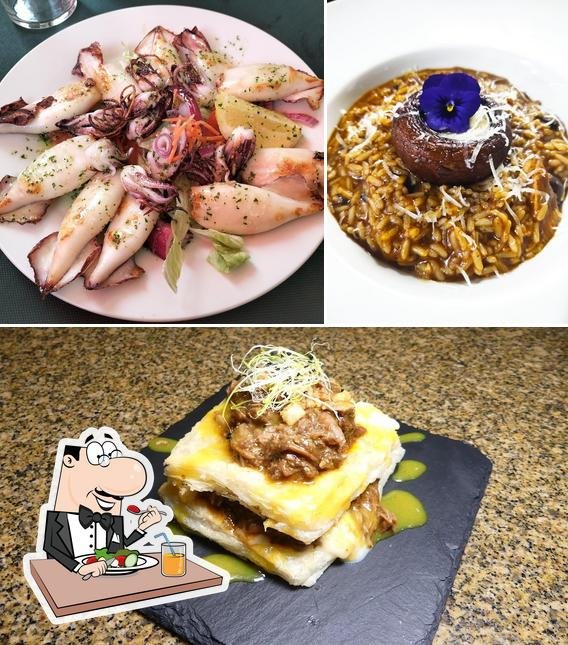 Platos de marisco, arroz y carrillada en Alma Sevillana